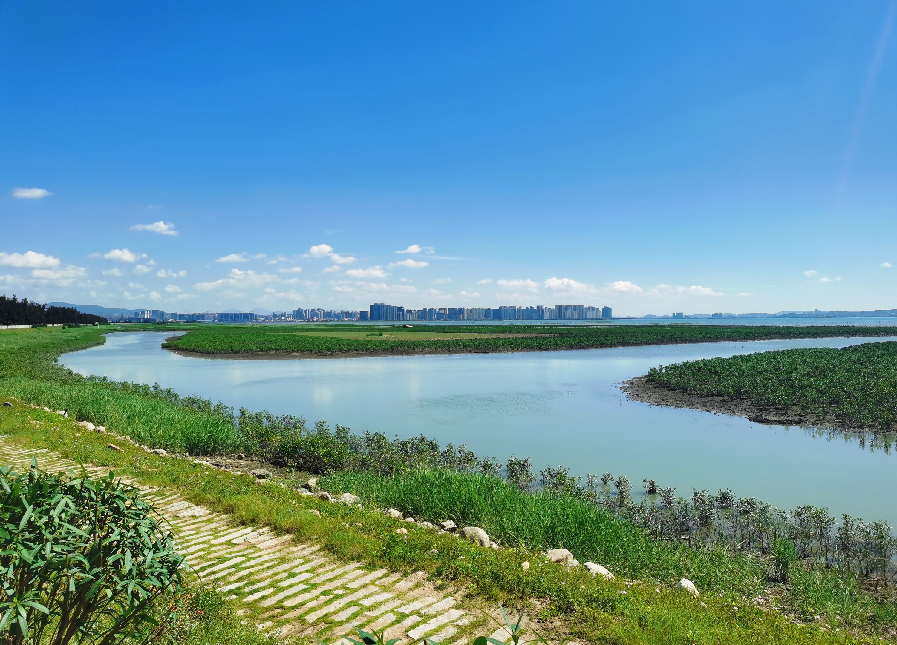01陸海共治，構(gòu)建生態(tài)友好環(huán)境.jpg